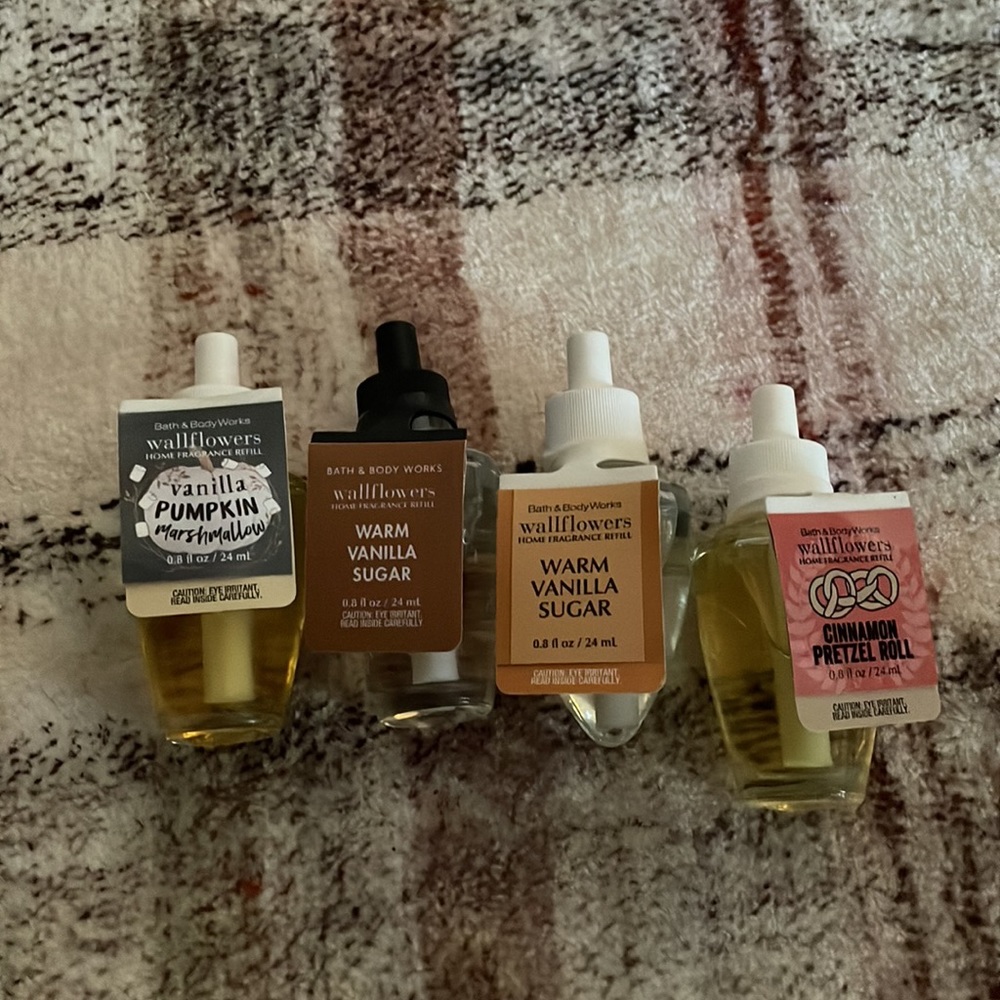 bath and body work bulb refill 4 total - vanilla sugar - pumpkin - cinn pretzel